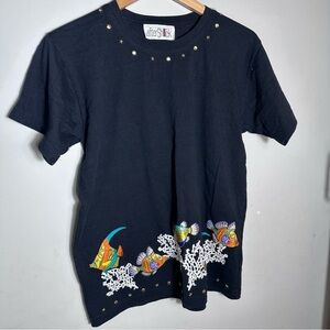Studded sea stars/shells Black T-Shirt with tropical fish